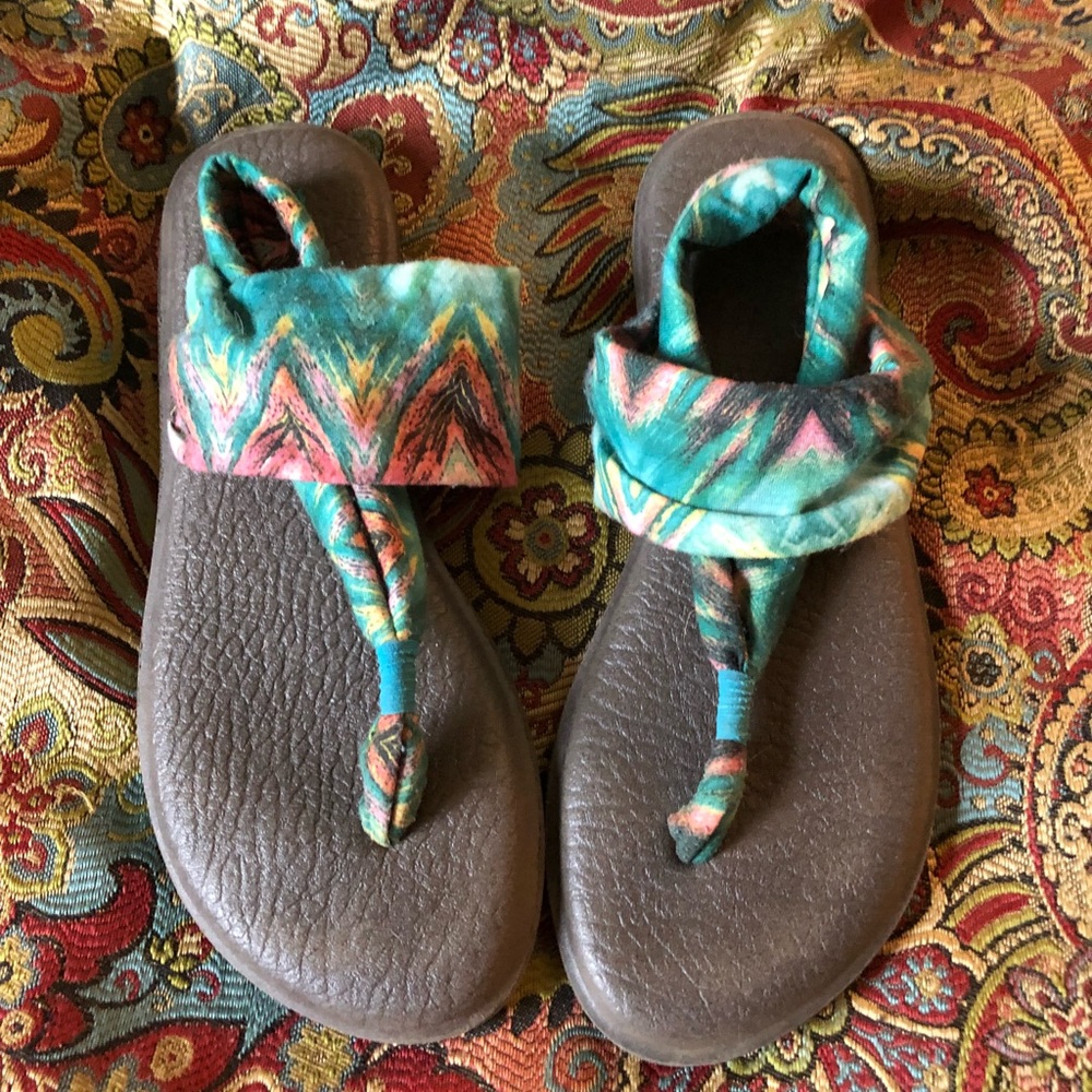 {SOLD} Sanuk Sandals